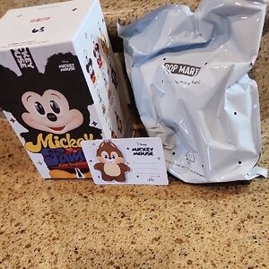 NEW IN BOX POPMART MICKEY FAMILY CHIP.
